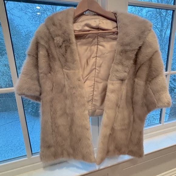 Vintage White Mink Shawl - Picture 2 of 9